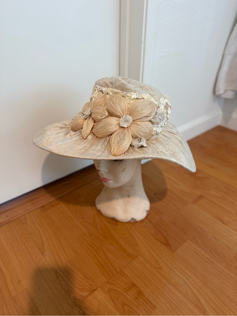 Grevi cream straw wide-brim hat with woven floral trim